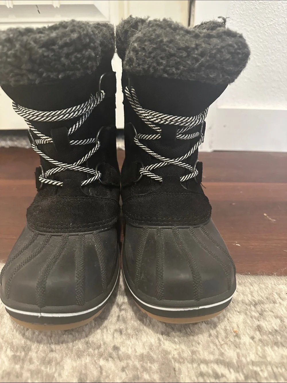 New! Never worn! Cat & Jack Black Winter Snow Boots with Faux Fur Trim